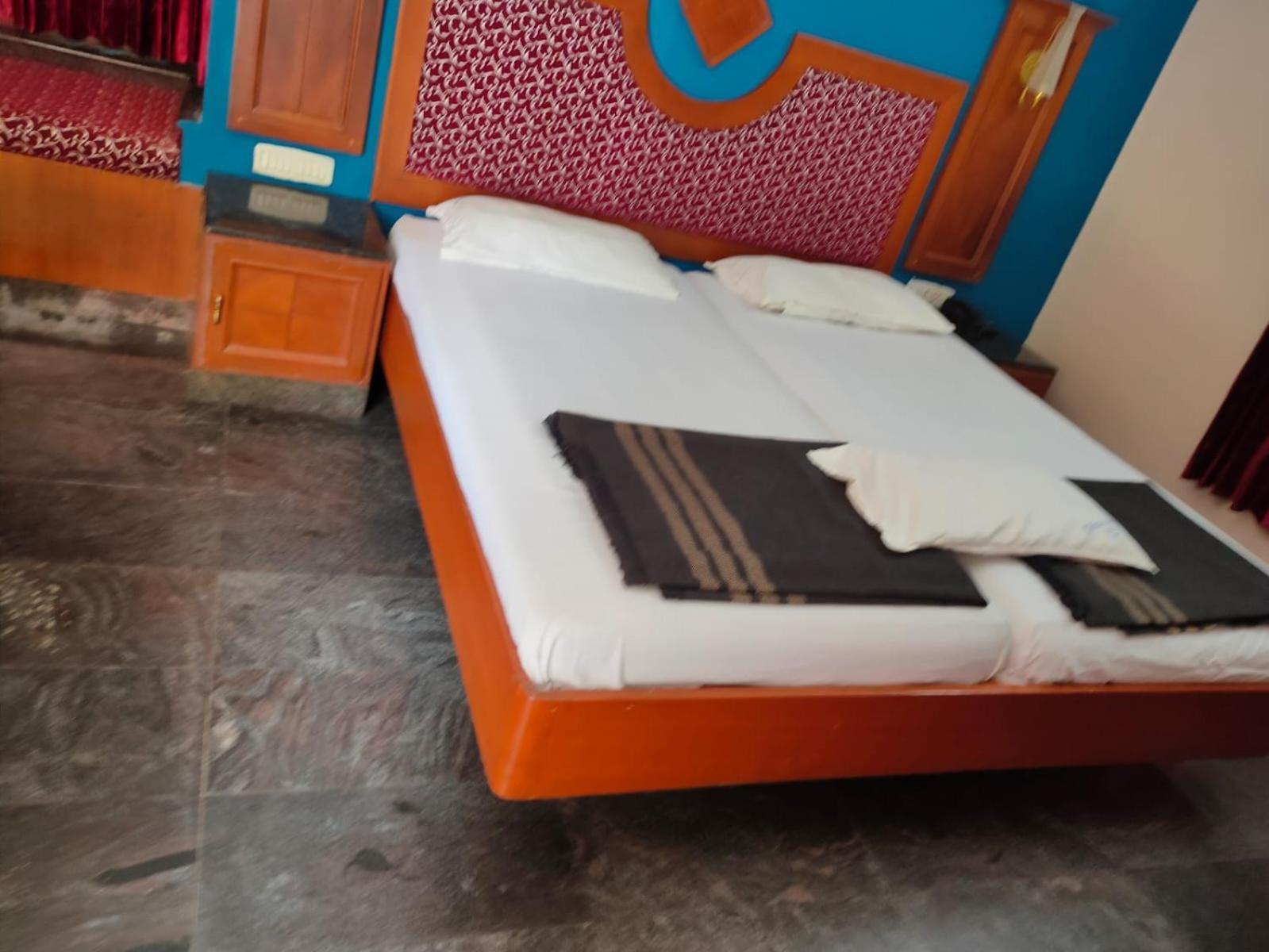 Anjana Hotels Theni Exterior photo