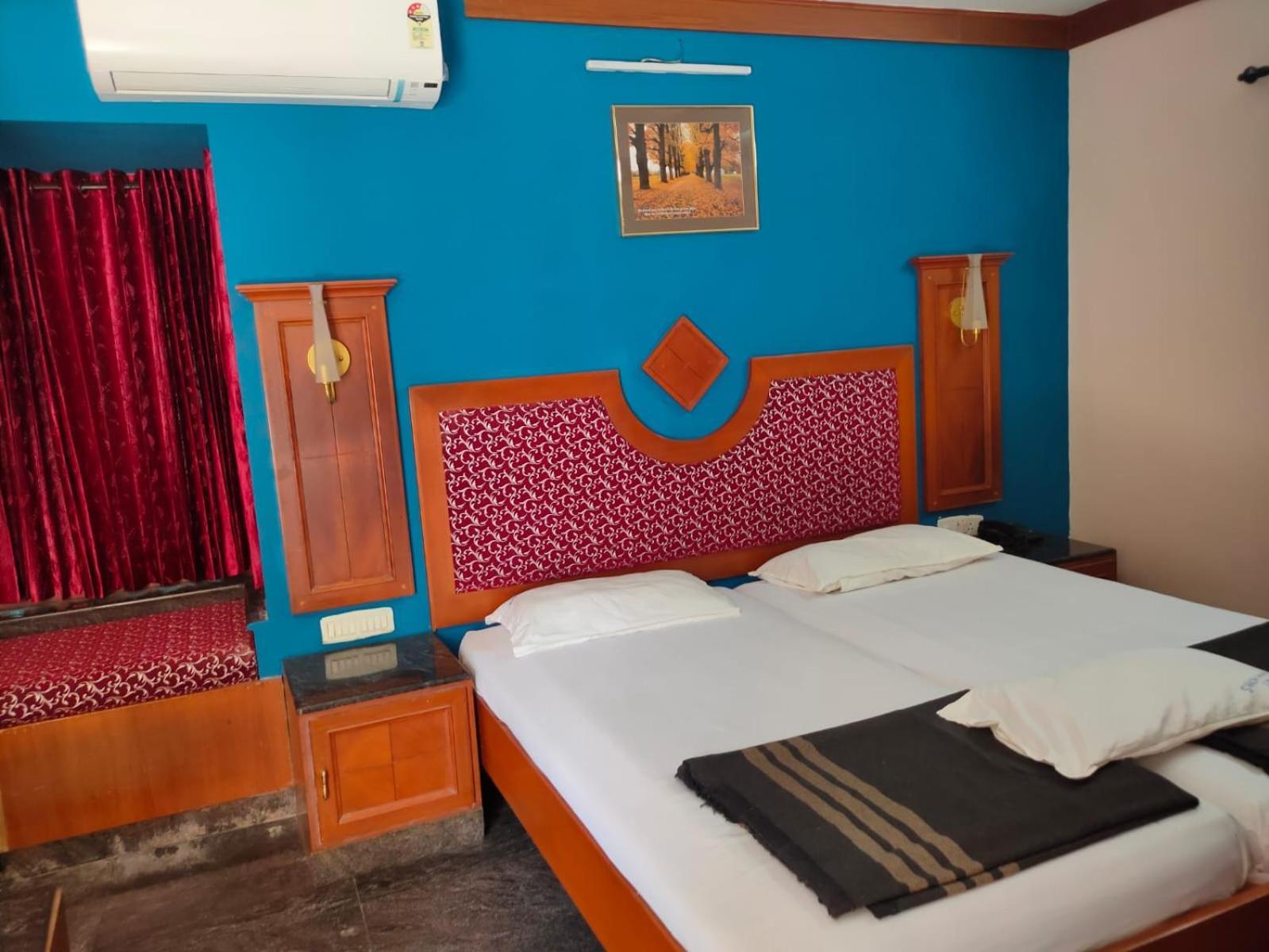 Anjana Hotels Theni Exterior photo
